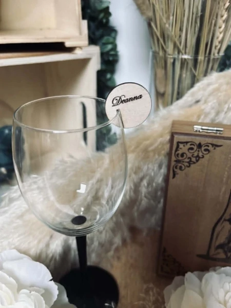 Porte-noms pour verres en bois
