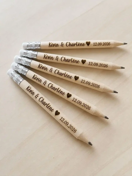 Crayons à papier gravés
