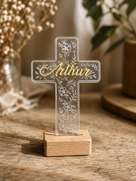 Croix en Plexi avec Socle en Bois – Personnalisée