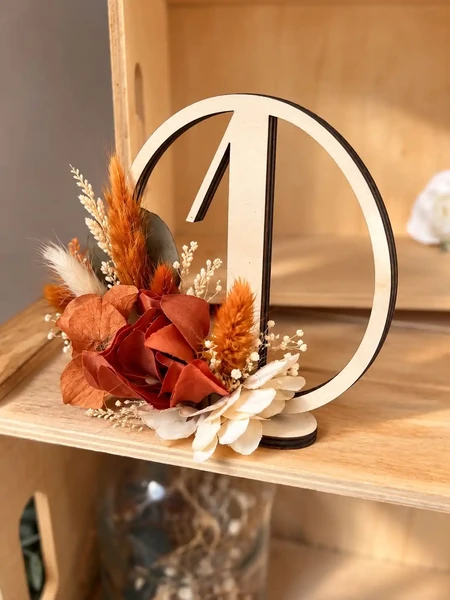 Numéro de table avec fleurs