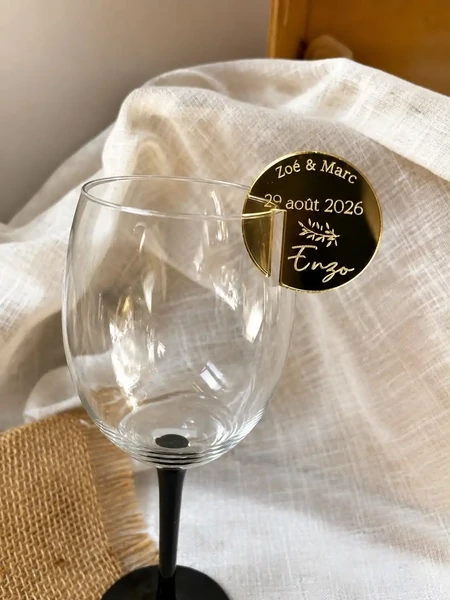 Porte noms en plexiglass pour verres