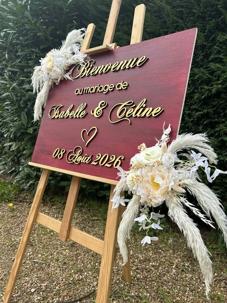 panneau de bienvenue en bois avec fleurs